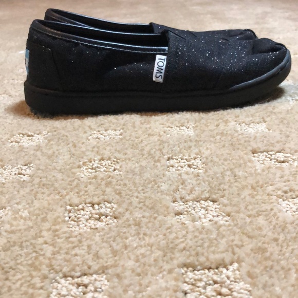 Toms - Picture 2 of 4